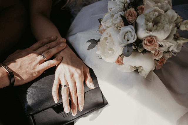Left Or Right Which Hand Should The Wedding Band Be Worn On