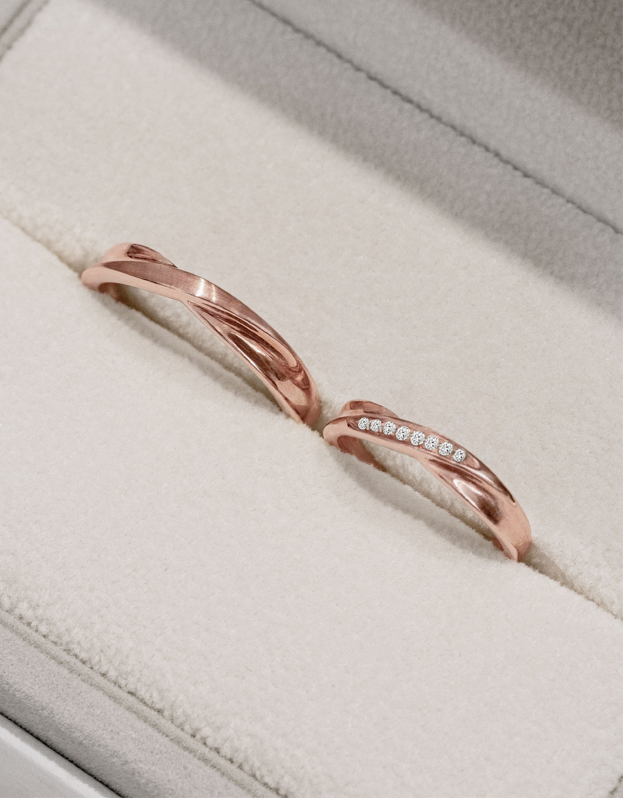 LVC Desirio Infinity Wedding Band in Rose Gold
