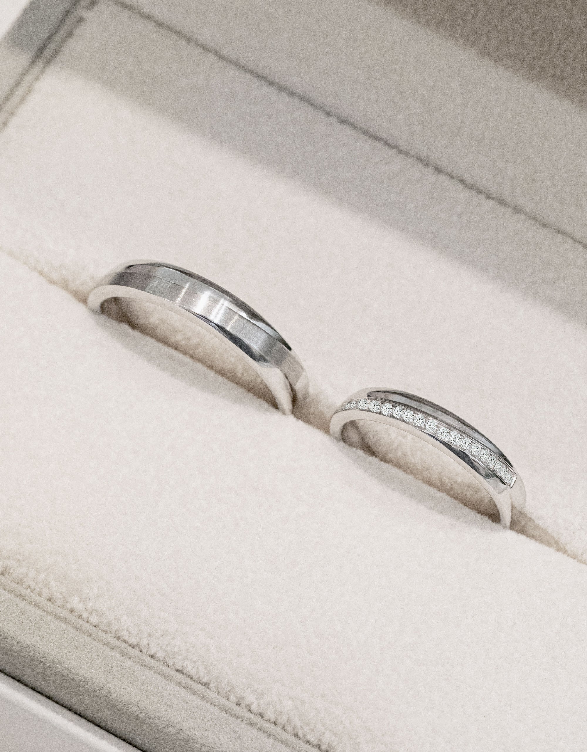 LVC Desirio Endless Shine Wedding Band in White Gold with Brilliant Diamonds