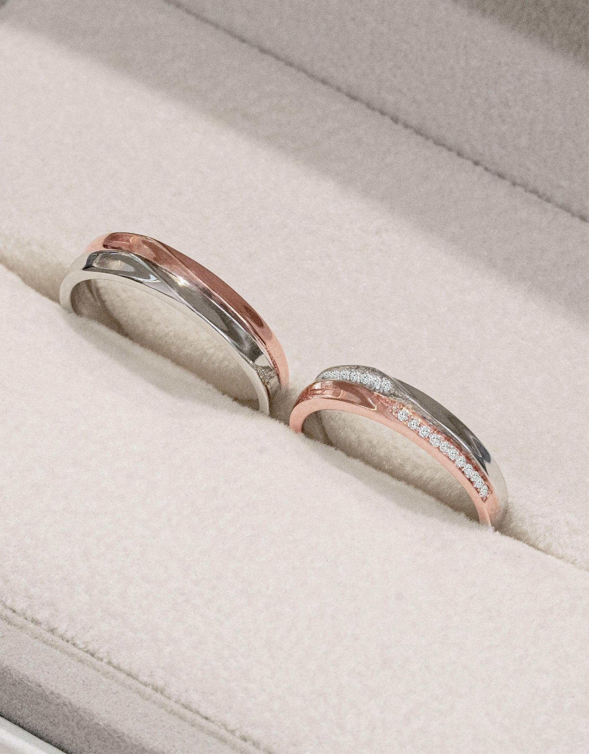 LVC Desirio Wedding Band in White Gold with Rose Gold Band Inlay with Diamonds