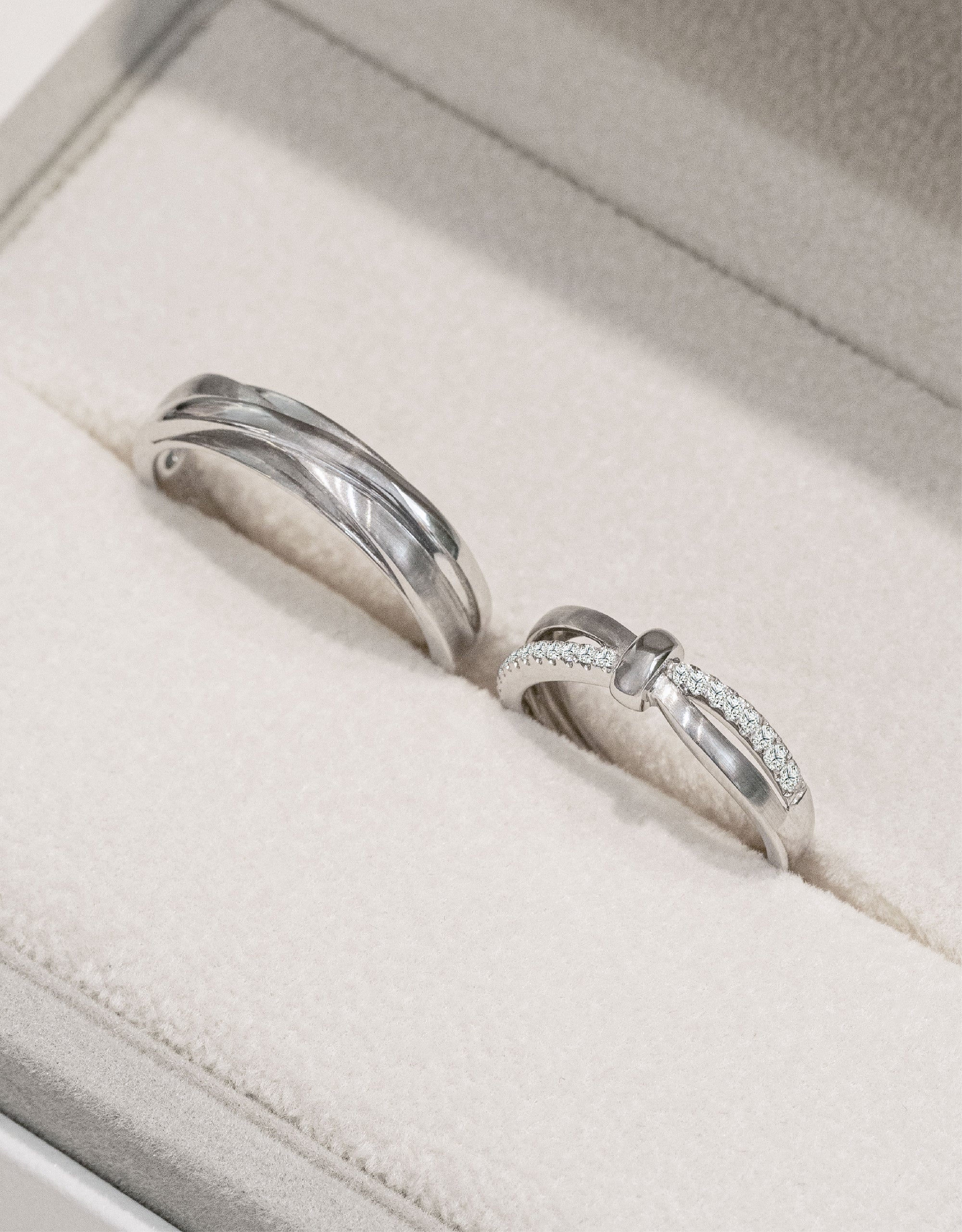 LVC Noeud Serene Love Wedding Band