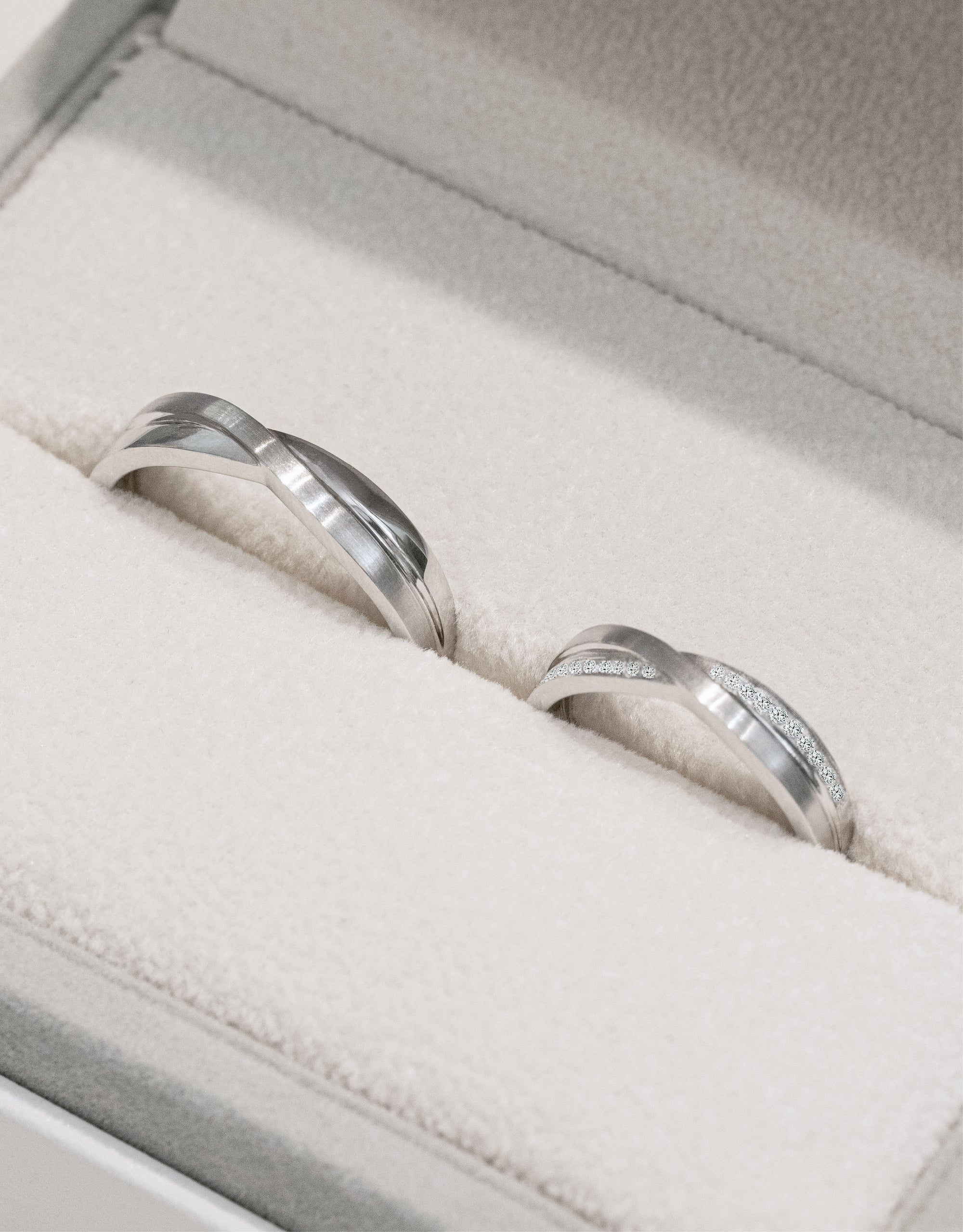 LVC Purete Bliss Wedding Band in Platinum