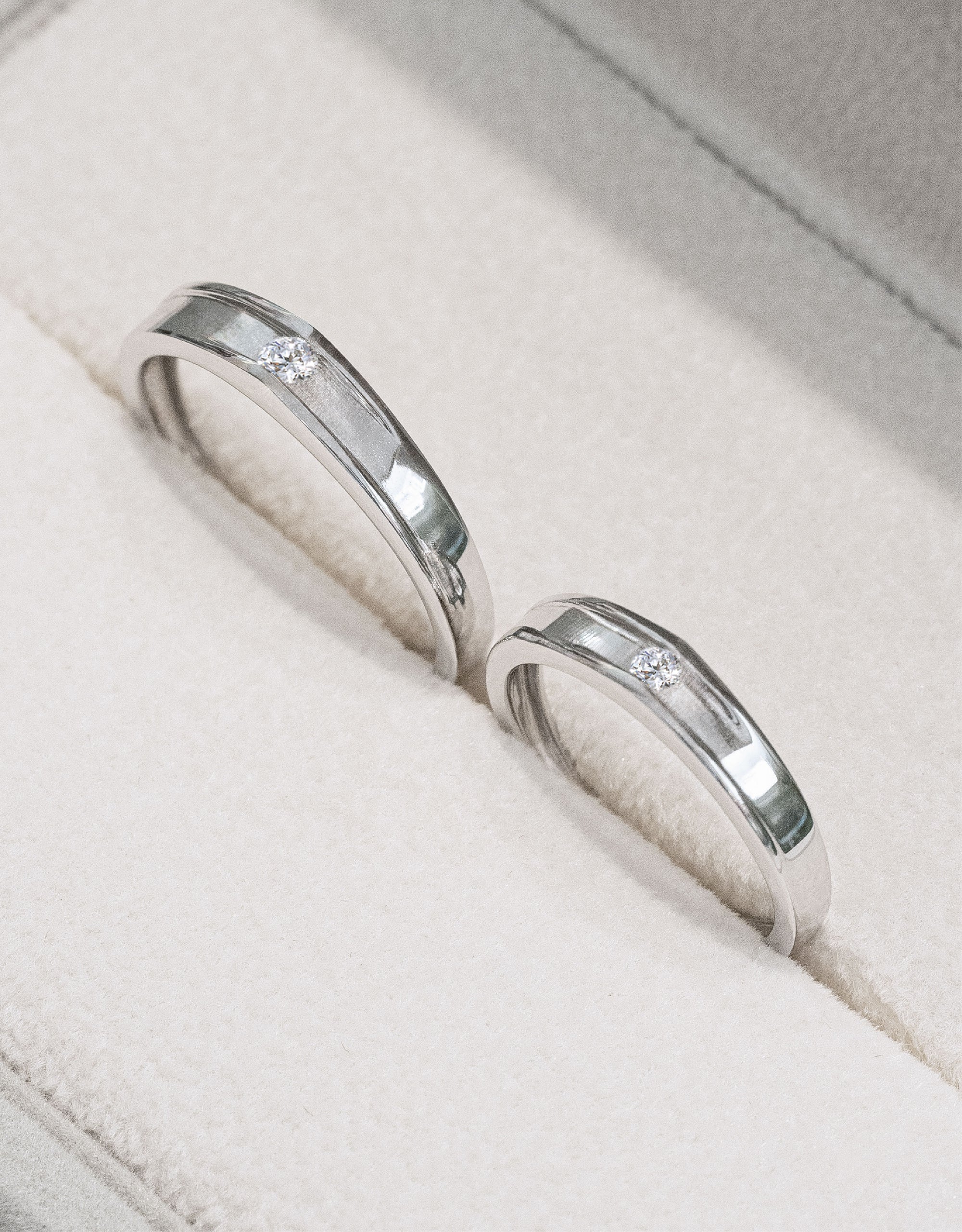 LVC Tresor Blanc Amour Diamond Wedding Band