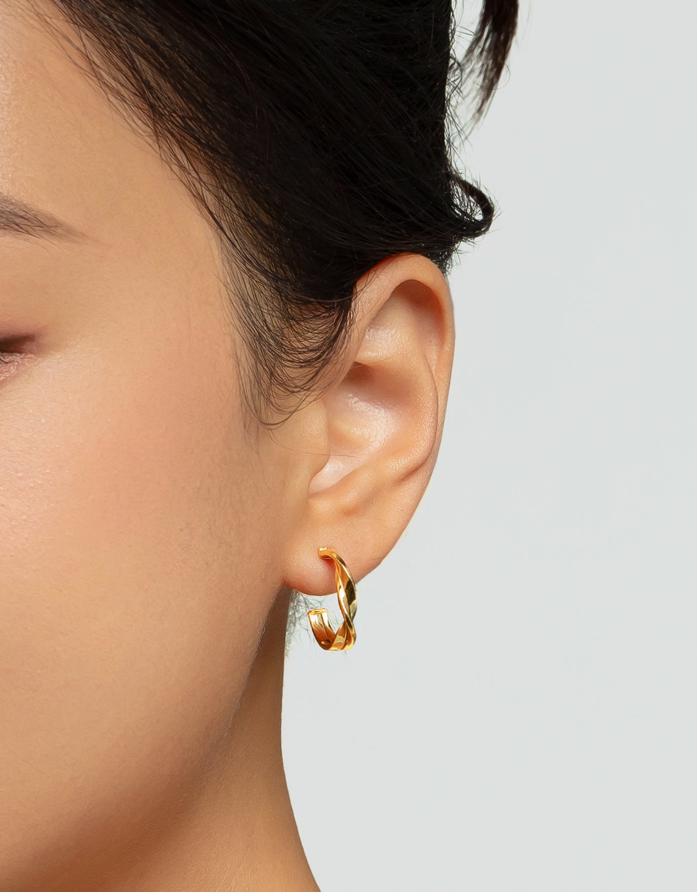 LVC MOD22 Twisted Band Gold Hoop Earrings