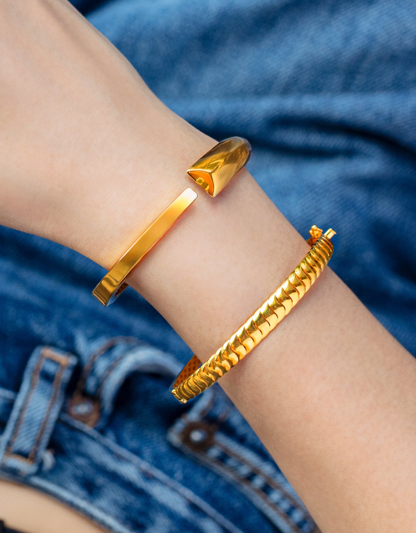 LVC MOD22 Serpent's Dance Gold Bangle