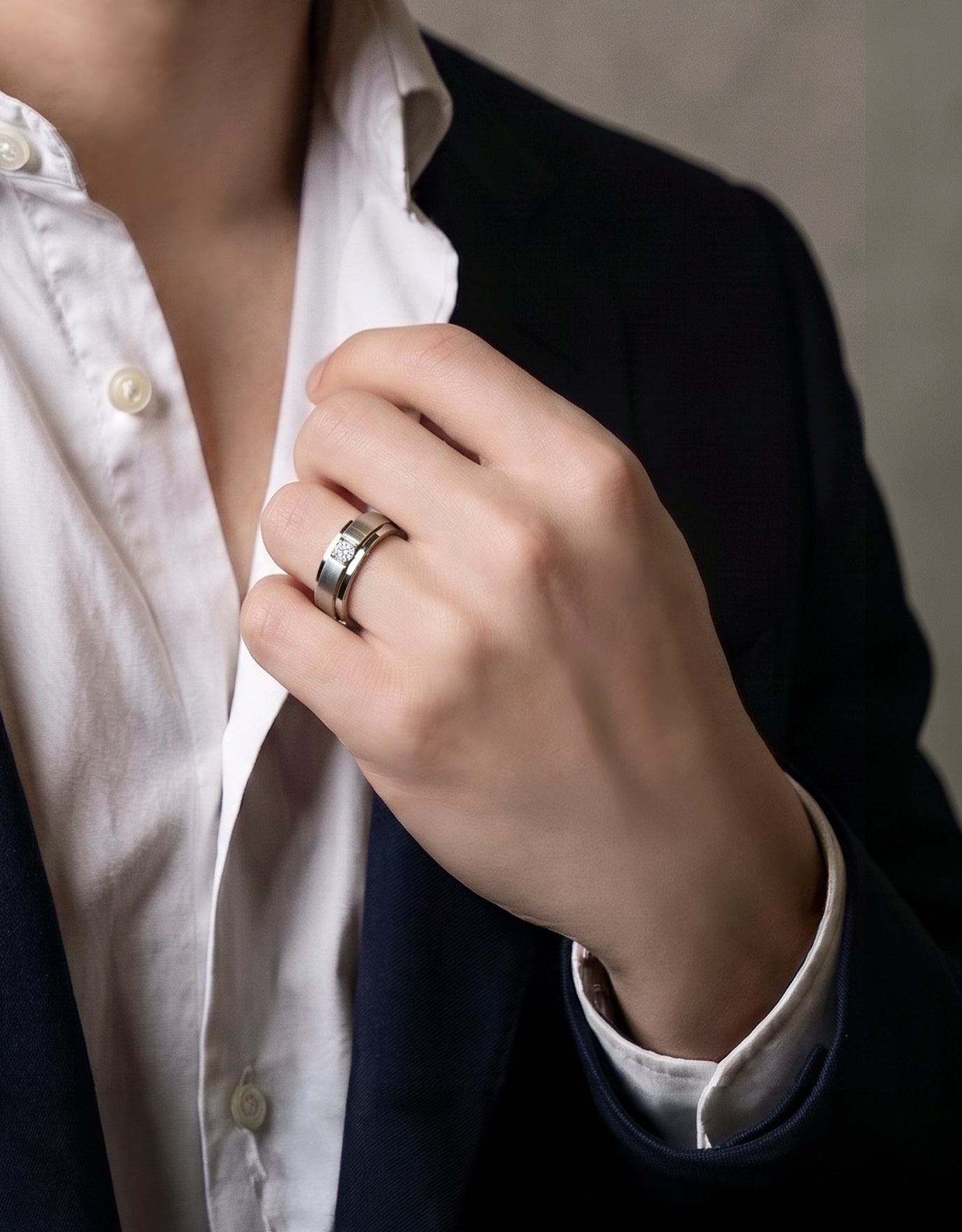 LVC Tresor Blanc Amour Diamond Wedding Band