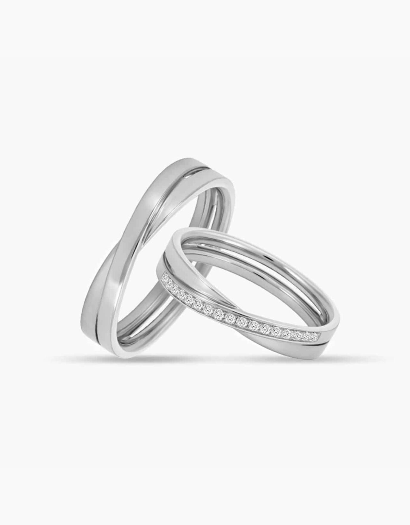 LVC Desirio Cross Wedding Band with Glossy Finish