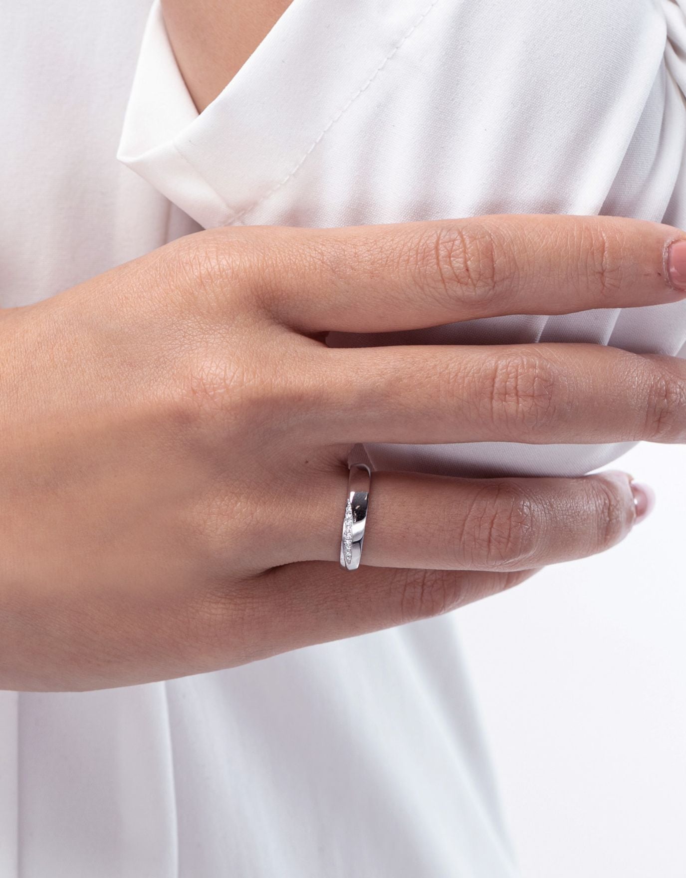 LVC Purete Trust Wedding Band with Diamonds Inlay in Platinum