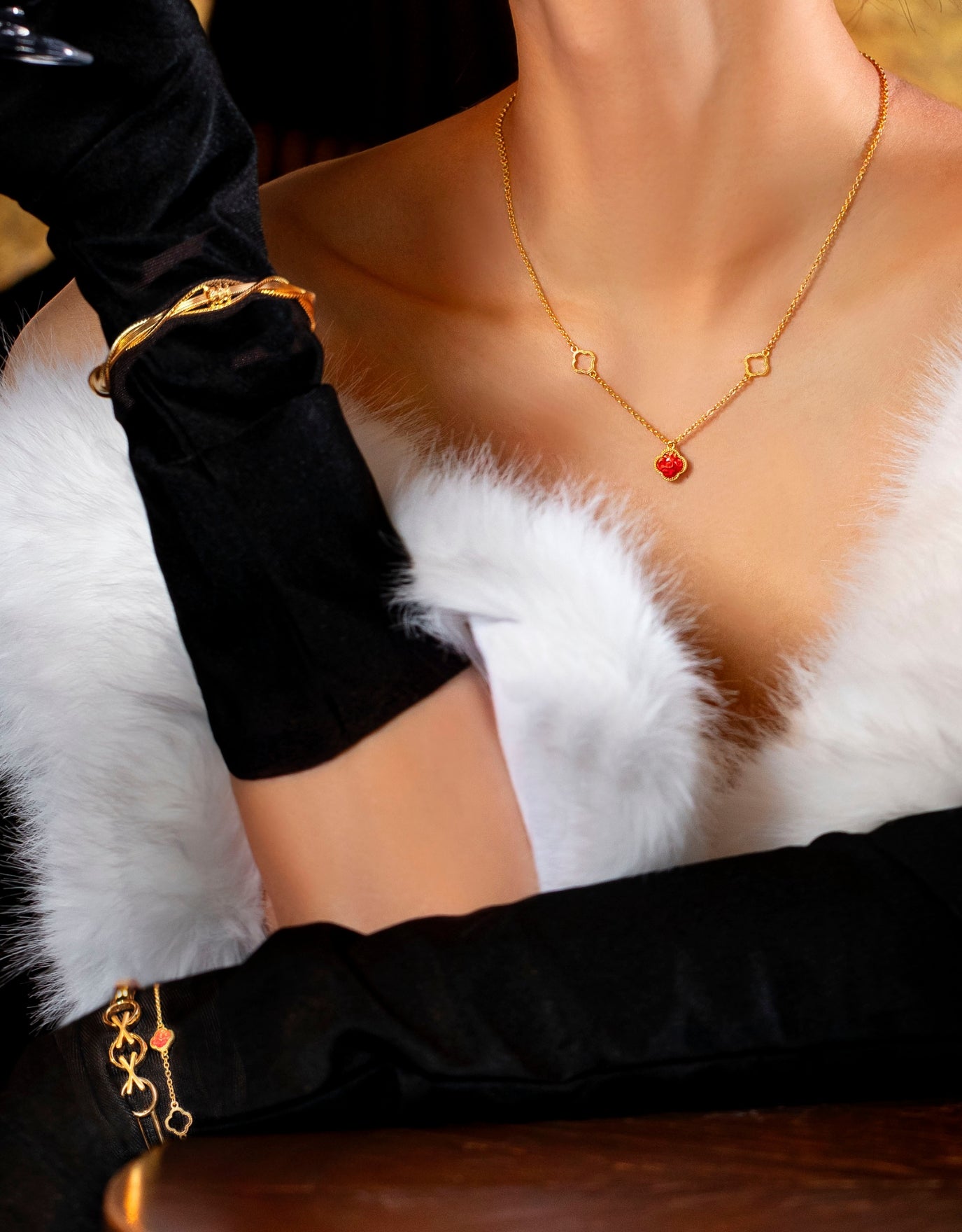 LVC 9IN Carmine Ember Clover 999 Gold Necklace