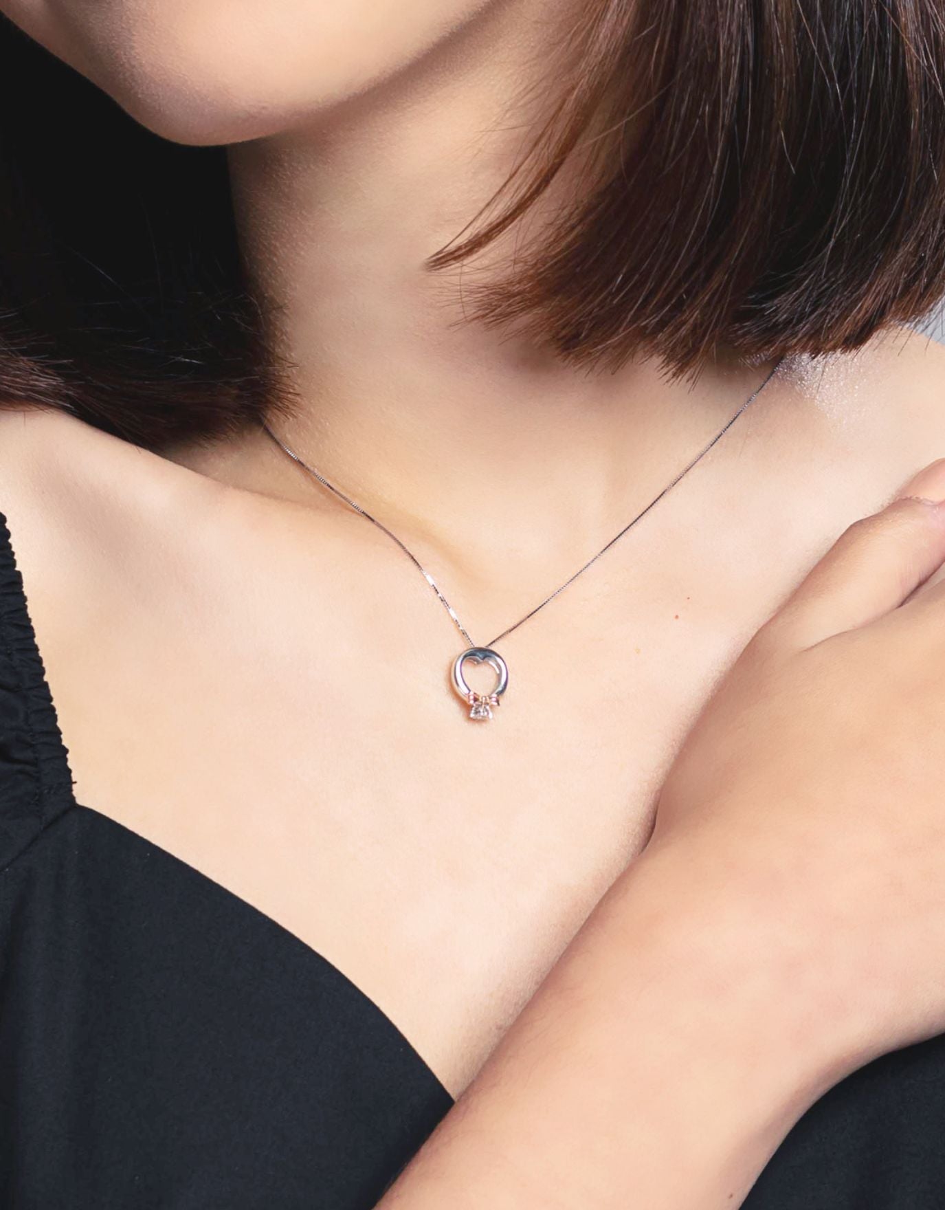 LVC Charmes Ribbon Mini Ring Diamond Pendant