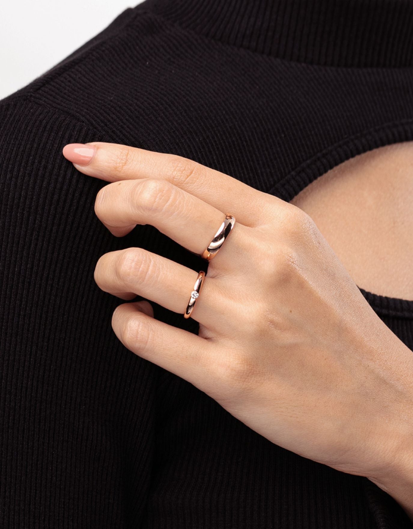 LVC Classique wedding band with a glossy finish