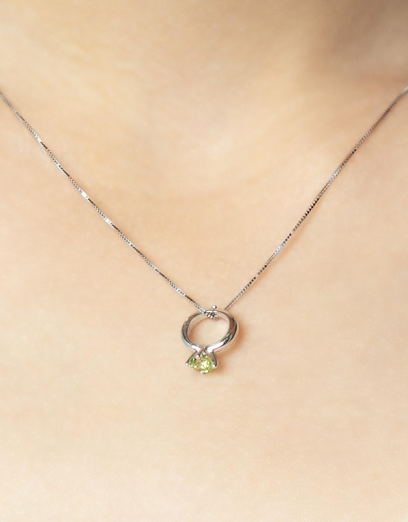 LVC Charmes Mini Ring Precious Stones Pendant with Peridot