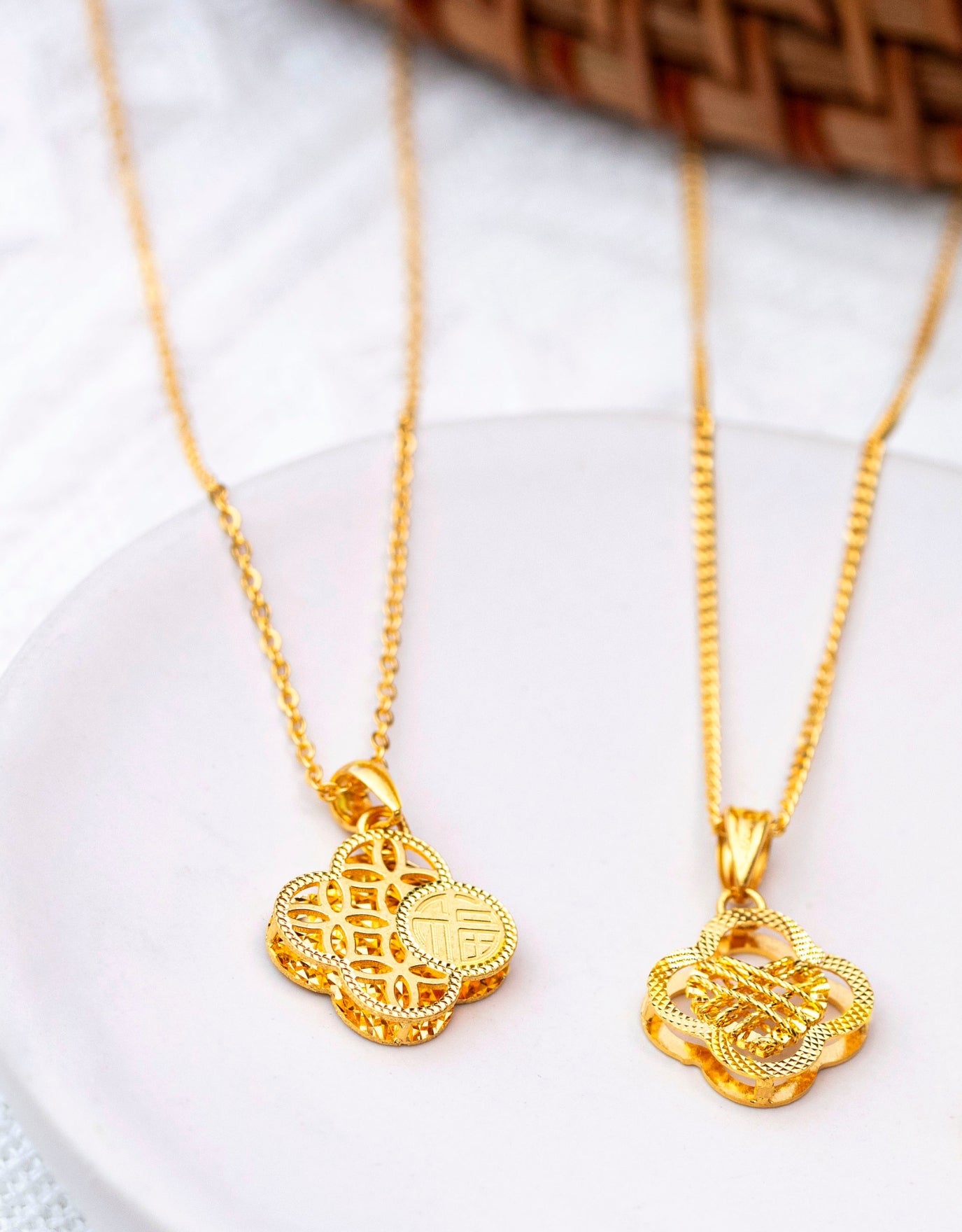 LVC 9IN Blessed Clover 999 Gold Pendant