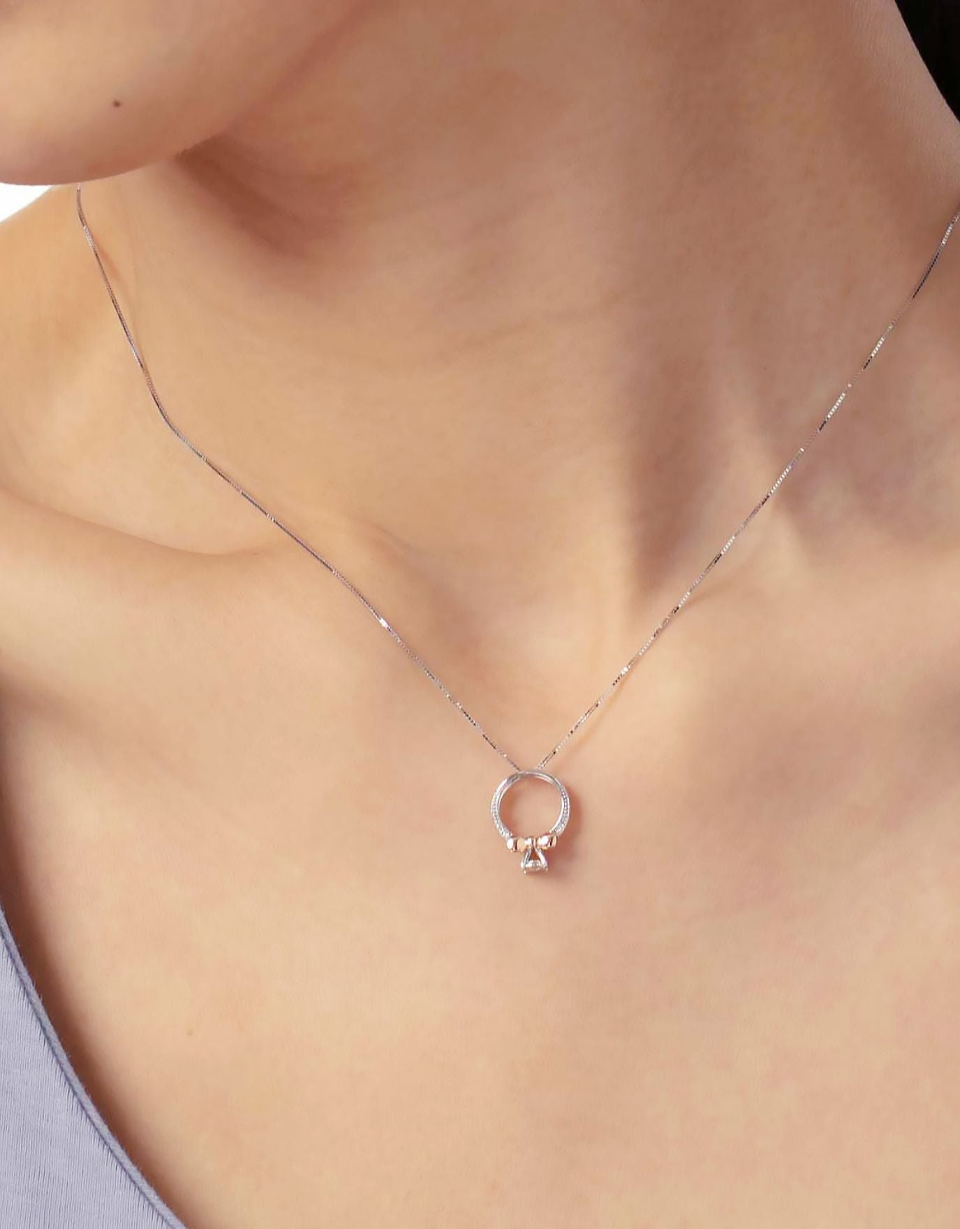 LVC Charmes Ribbon Mini Ring Diamond Pendant