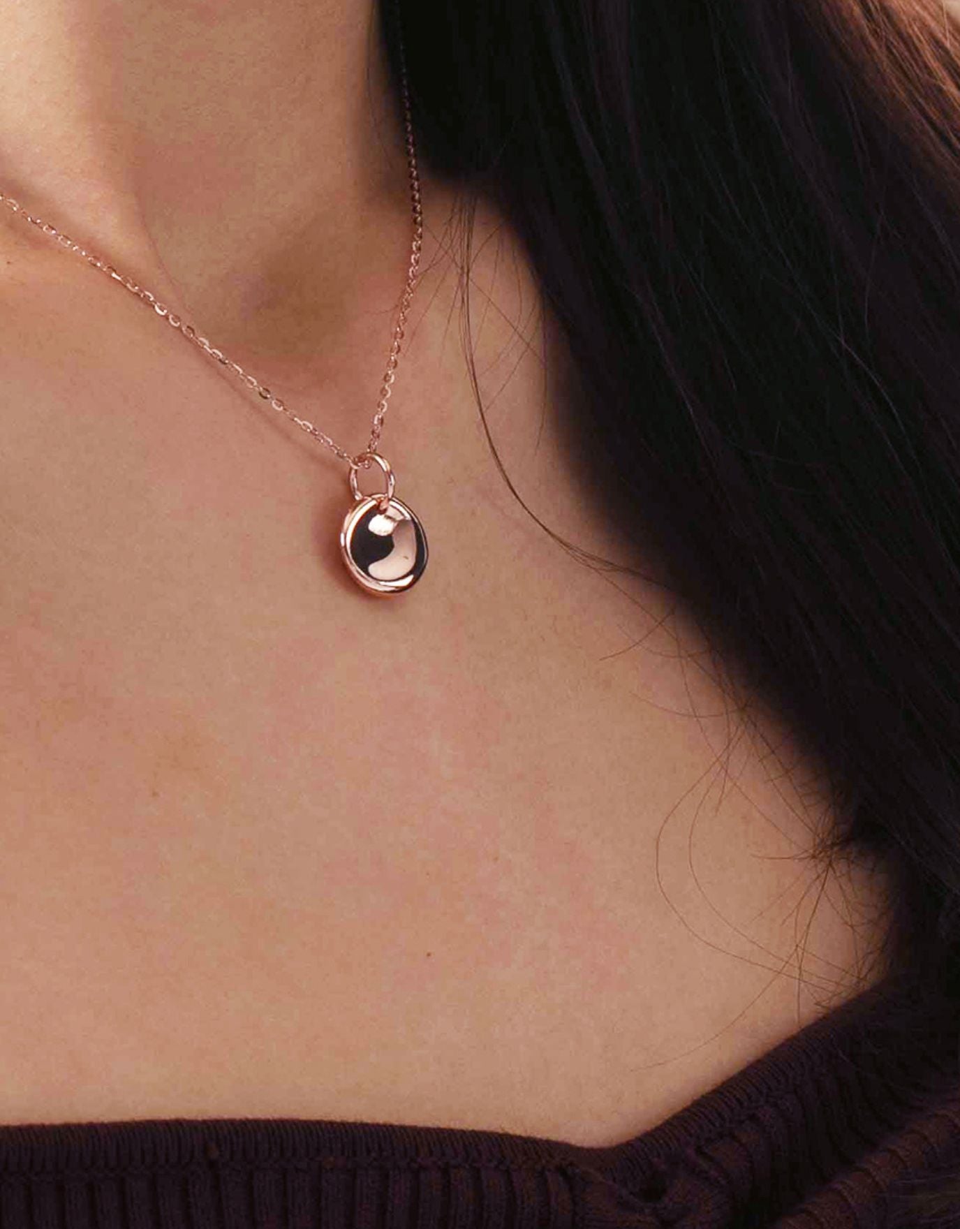 LVC 9TwentyFive Vintage Round Charm Pendant