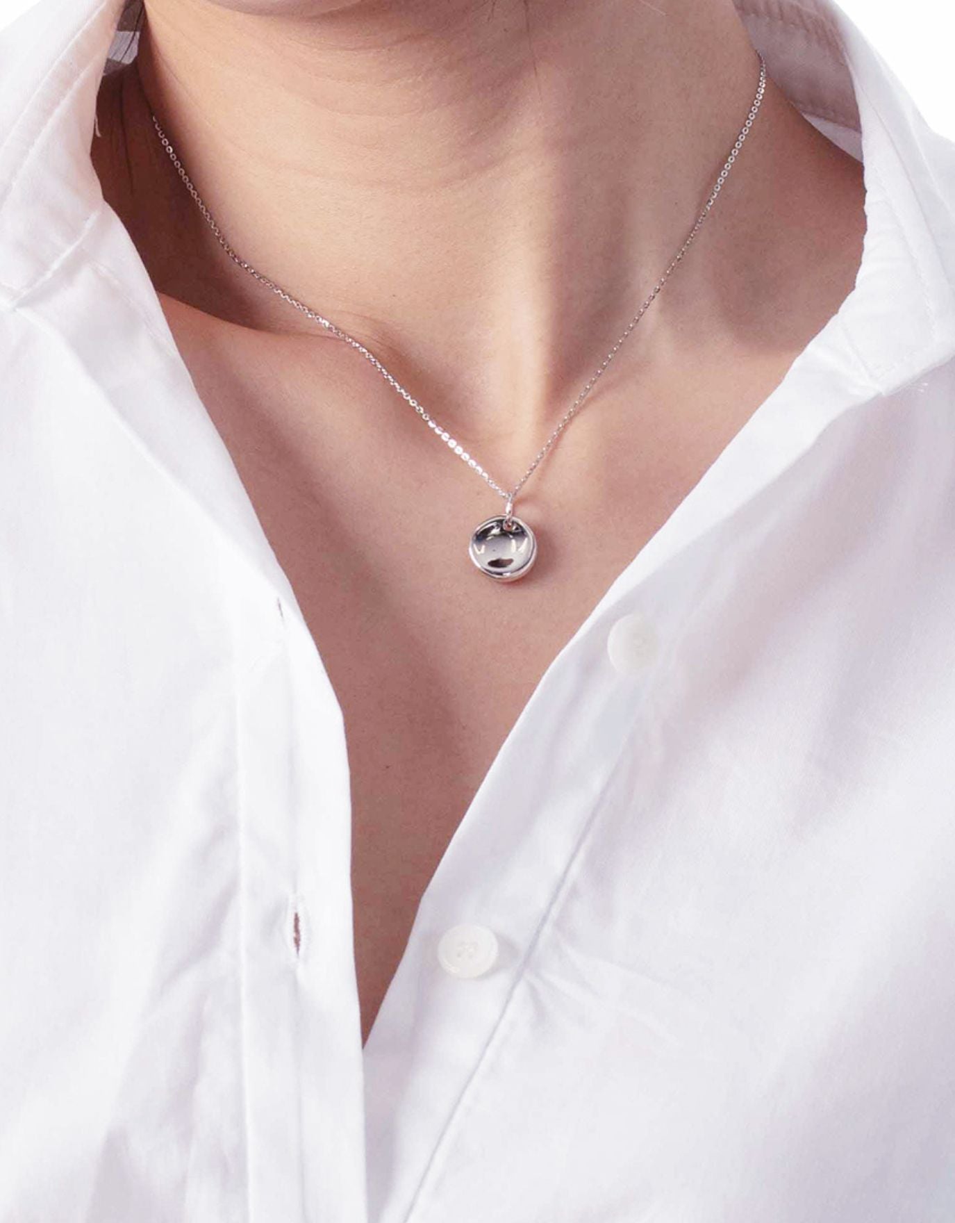 LVC 9TwentyFive Vintage Round Charm Pendant