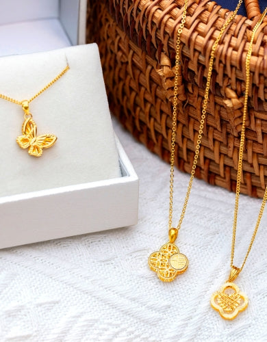 Gold pendant for on sale girlfriend